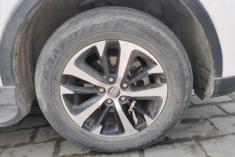 Used Toyota RAV4 2019 2.0L CVT Two-Wheel Drive Luxury Version China VI Standard