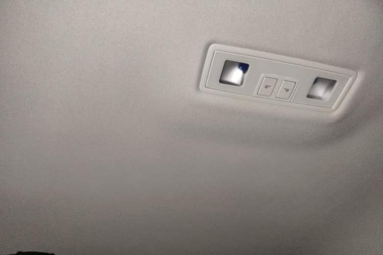 Used Volkswagen Magotan 2017 330TSI DSG Comfort Model Headliner