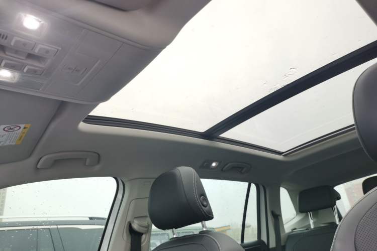 Used Volkswagen Tiguan L 2024 300TSI Automatic Two-Wheel Drive Smart Edition Headliner