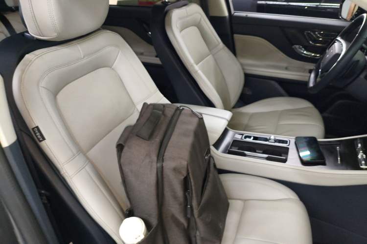 Used Lincoln Corsair 2023 2.0T Two-Wheel-Drive Luxury Edition Right Front Seat