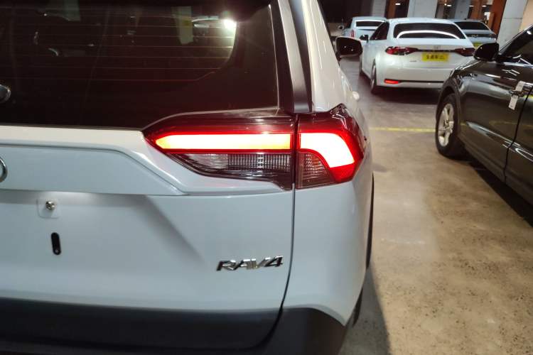 Used Toyota RAV4 2020 2.0L CVT Two-Wheel Drive Fashion PLUS Edition