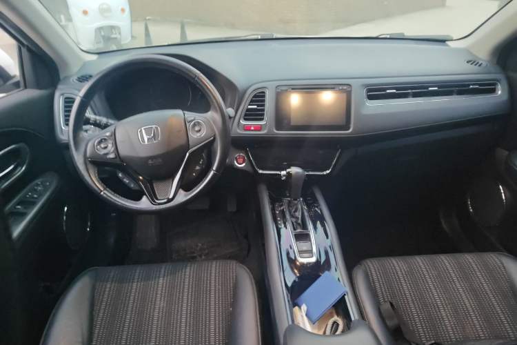 Used Honda Vezel 2017 1.8L CVT Two-Wheel Drive Luxury Model Center Console