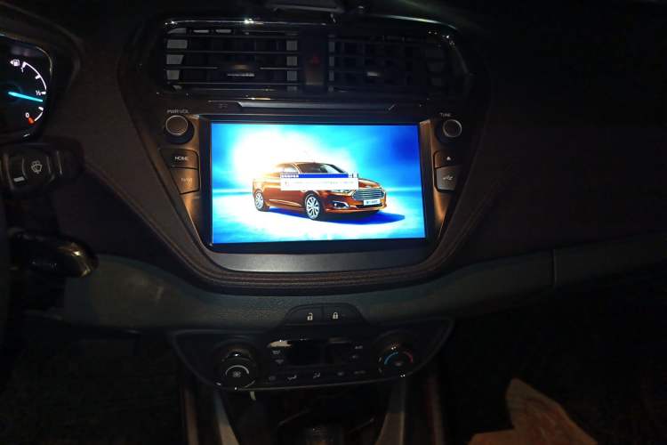 Used Ford Escort 2015 1.5L Automatic Fashion Model Audio And AC Panel