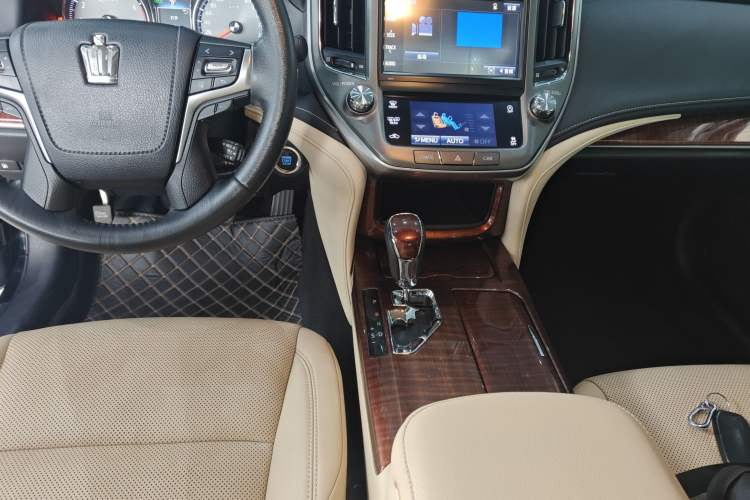 Used Toyota Crown 2015 2.0T Fashion Edition