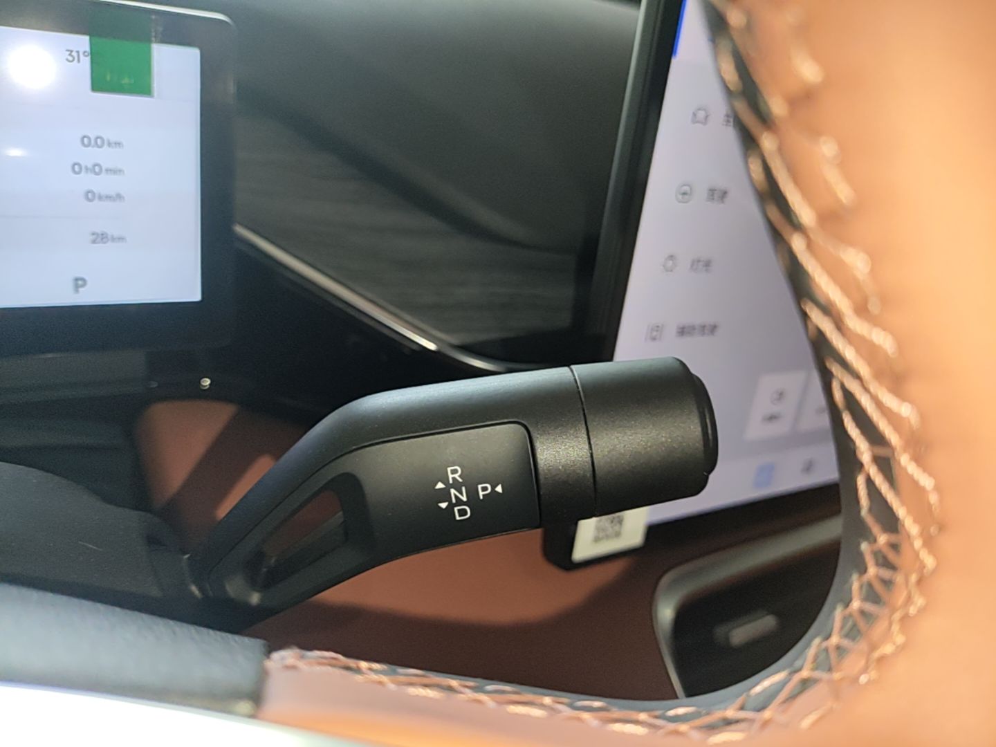 Geely Galaxy L6 2025 EM-i 140km Explorer+ Edition — снимка 16