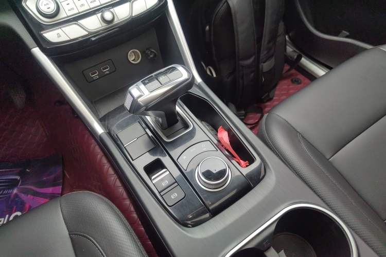 Used Great Wall Poer 2021 2.0T Commercial Version Automatic Diesel Two-Wheel Drive Navigation Type Long Bed – GW4D20M Gear Lever