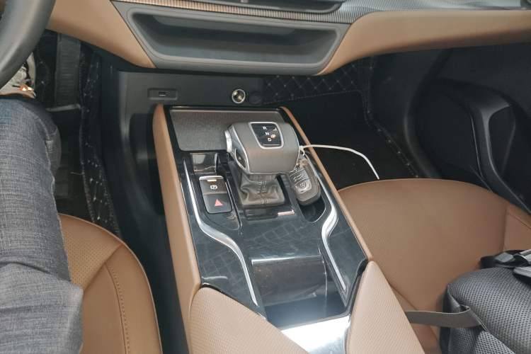 Used Hongqi E-QM5 2022 431 km Charge & Enjoy Edition Gear Lever