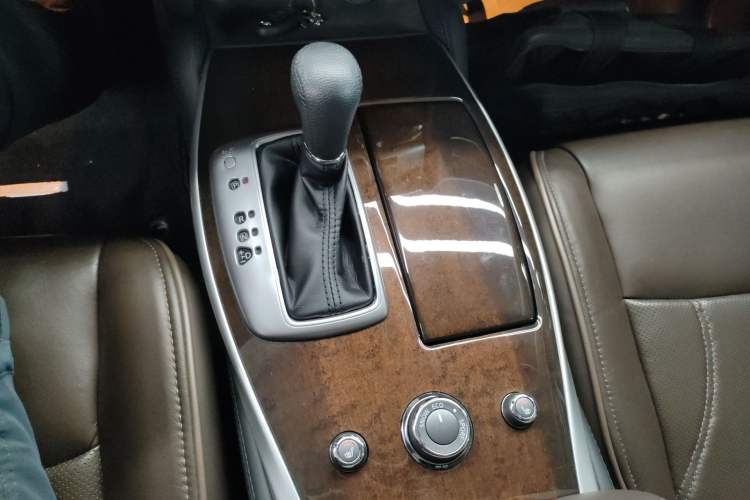 Used Infiniti QX60 2014 2.5 S/C Hybrid Two-Wheel Drive Excellence Edition Gear Lever