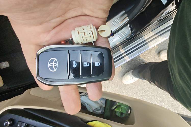 Used Toyota Highlander 2015 3.5L 4x4 Elite Edition 7-Seater
