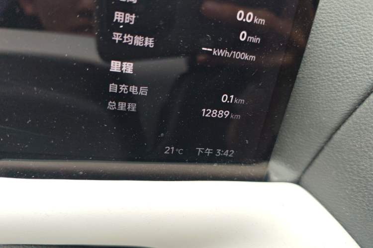 Used XPeng G9 2025 625 Long-Range Max Odometer Close Up