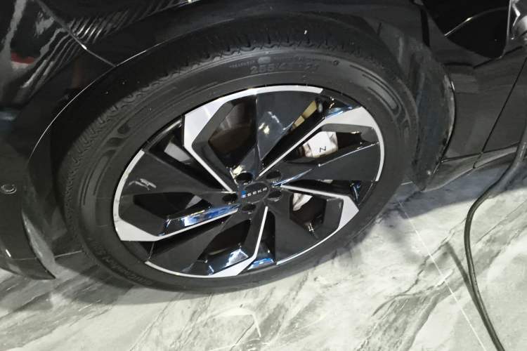 Used Zeekr 001 2023 WE Edition 86 kWh Left Front Wheel Hub