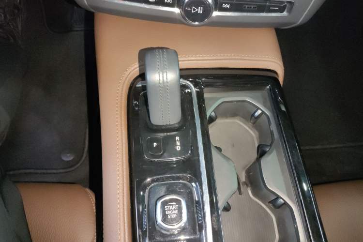 Used Volvo S90 New Energy 2020 T8 e-Drive Hybrid – Zhiyi Luxury Edition Gear Lever