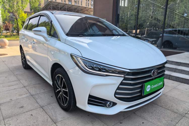 Used BYD Song MAX 2017 1.5T Manual Smart Connect Luxury 7-Seater Front Right 45 Deg