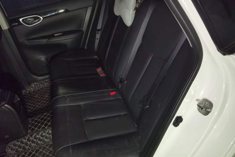 Used Nissan Sylphy 2019 1.6XV CVT Smart Connect Luxury Edition China V Standard Left Rear Seat