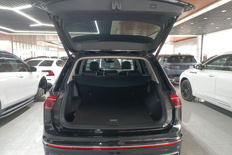 Used Volkswagen Tiguan L 2023 Restyled 330TSI Automatic Two-Wheel Drive R-Line Flagship Edition
