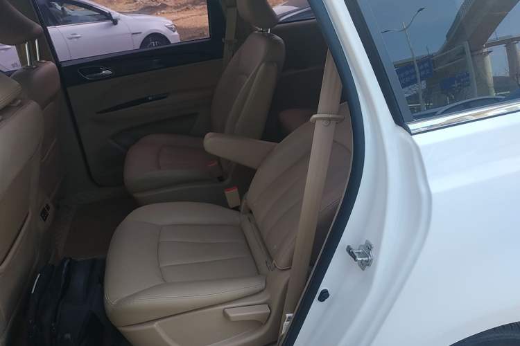 Used Baojun 730 2016 1.5L Manual Comfort Version 7 Seats China V Emission Standard Left Rear Seat