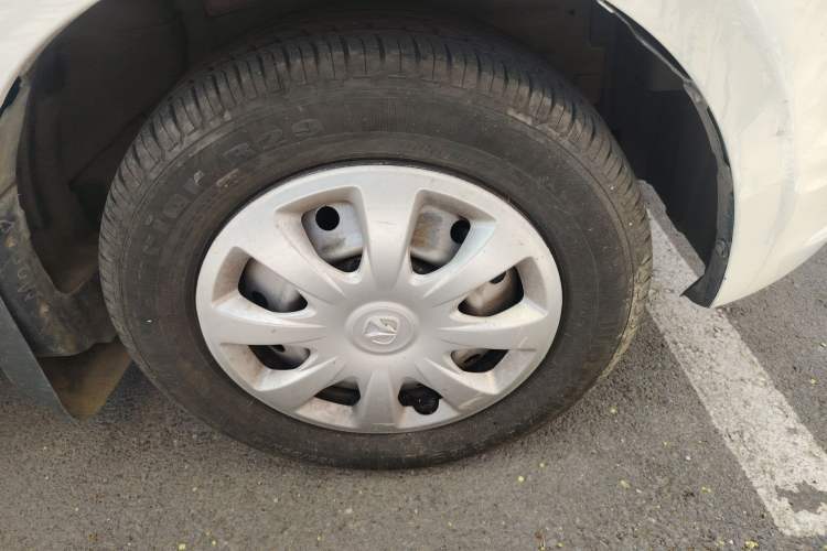 Used BAIC Weiwang M20 2015 1.2L economy version A122 Right Front Wheel Hub