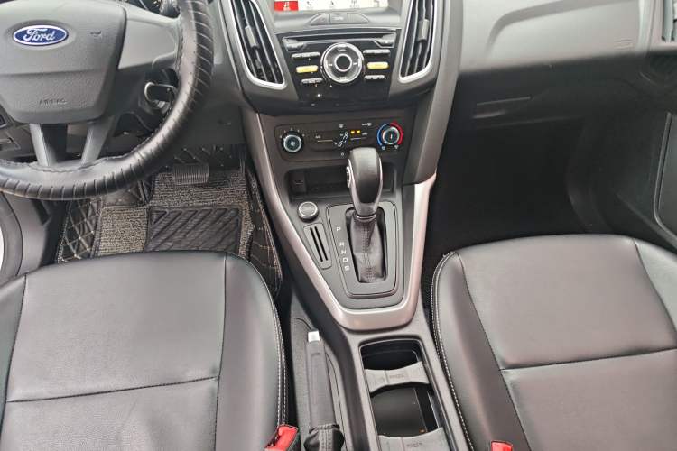 Used Ford Focus 2017 Hatchback 1.6L Automatic Comfort Plus SmartDrive Edition Gear Lever