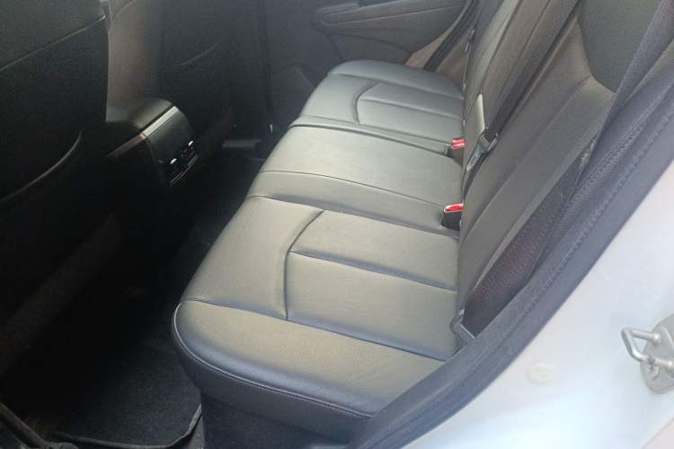 Used Dongfeng Aeolus AX7 2015 2.0L Automatic Zhiyi Trim
