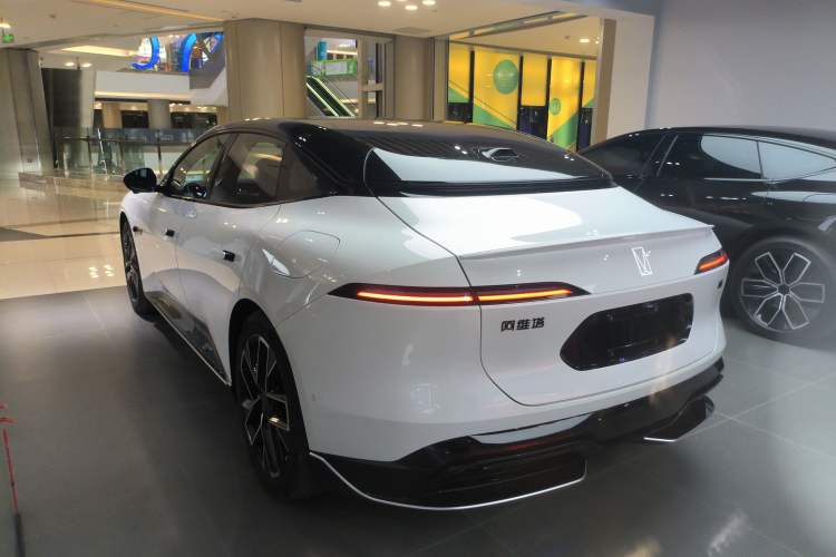 Used Avatr 06 2025 Max All-Electric Version