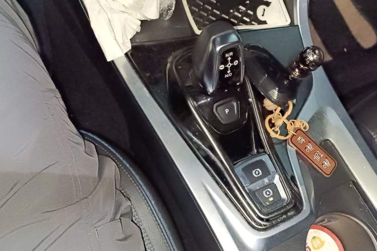 Used Lynk & Co 01 2017 2.0T Two-Wheel Drive Zhaopu Version Gear Lever