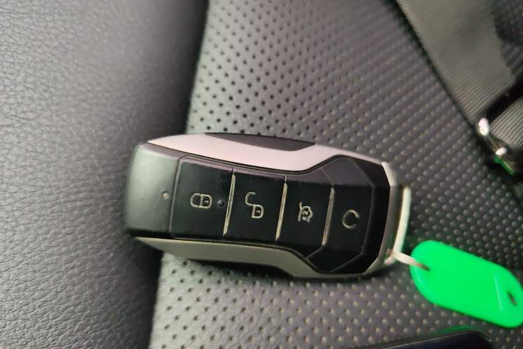 Used BYD Tang 2019 2.0T Automatic SmartConnect Luxury 7-Seater China VI Standard Vehicle Key