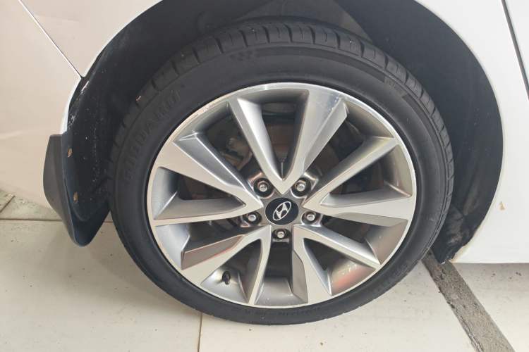 Used Hyundai Elantra (5th Generation / Langdong) 2015 1.6L Automatic Leading Model Right Rear Wheel Hub