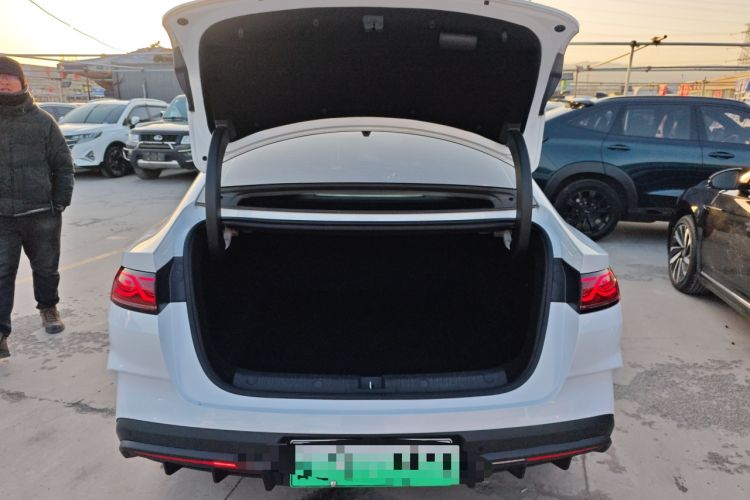 Used BYD Qin L 2025 DM-i Smart Drive 120KM Leading Model
