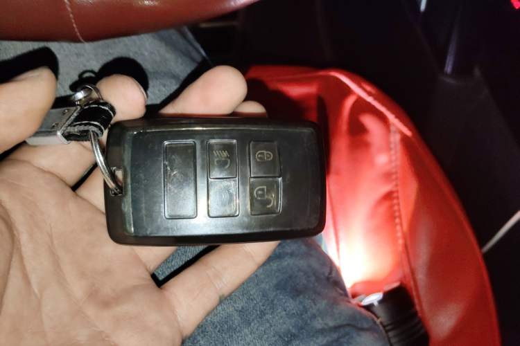 Used Land Rover Discovery 2018 3.0 SC V6 SE Vehicle Key