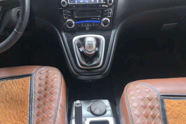 Used Haval H6 2016 Upgraded Model 1.5T Manual Two-Wheel Drive Elite Version Gear Lever