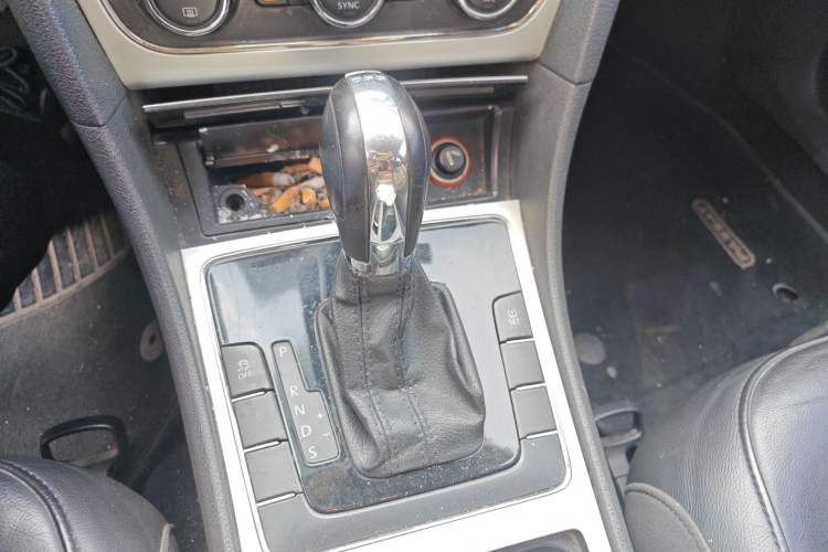 Used Volkswagen Passat 2014 1.8TSI DSG Prestige Navigation Edition Gear Lever