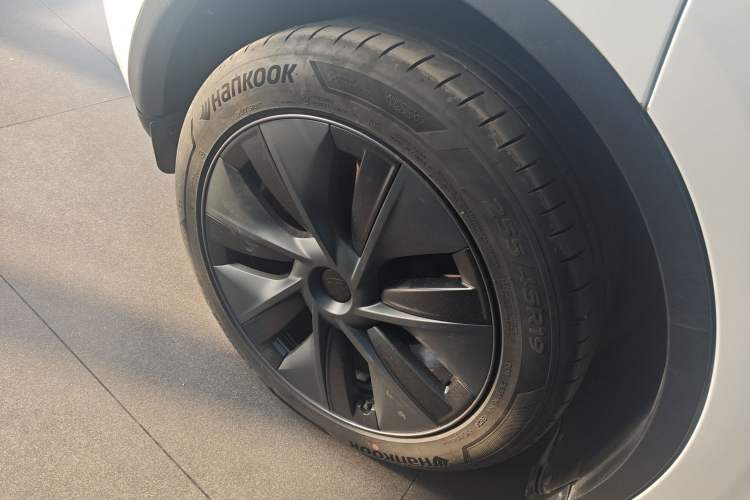 Used Tesla Model Y 2024 Long-Range All-Wheel-Drive Version