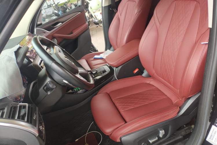 Used BMW X3 2022 Second Facelift xDrive30i Leading Edition M Night Sky Package Left Front Seat