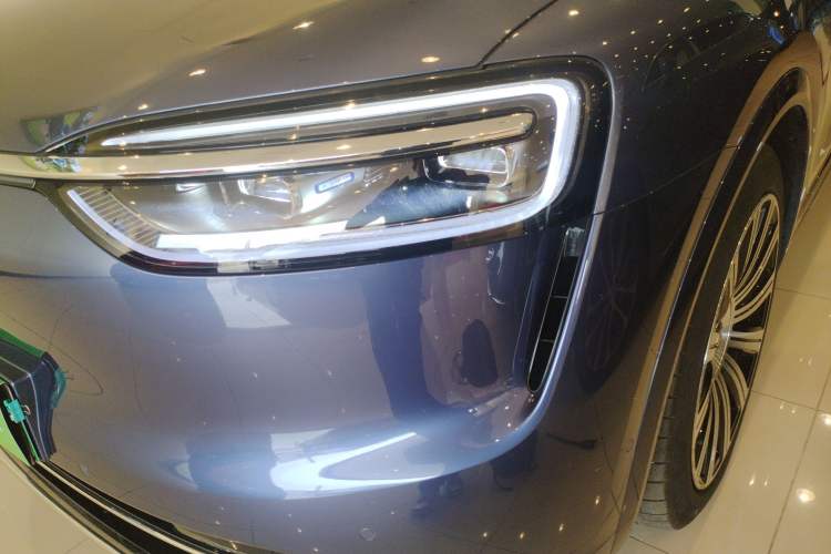 Used Hima AITO M7 2026 Model Range-Extending Ultra All-Wheel Drive 5-Seater Version Left Front Headlight