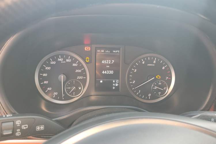 Used Mercedes-Benz Vito 2023 2.0T Business Version 7 Seats Instrument Cluster