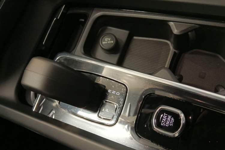 Used Volvo S60 2026 Model B4 Zhiyi Luxury Edition Gear Lever