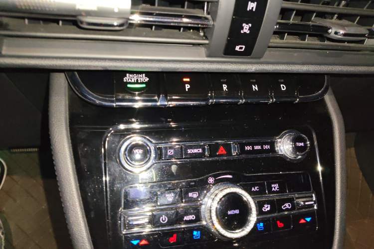 Used Lincoln Corsair 2020 2.0T Two-Wheel Drive Luxury Edition Gear Lever