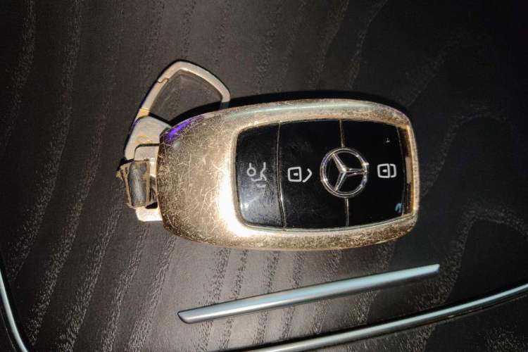 Used Mercedes-Benz E-Class 2019 E 300 L Sporty and Stylish Model
