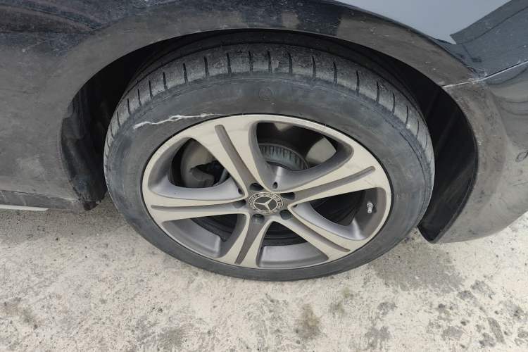 Used Mercedes-Benz E-Class 2019 E 260 L Sport Edition Right Front Wheel Hub