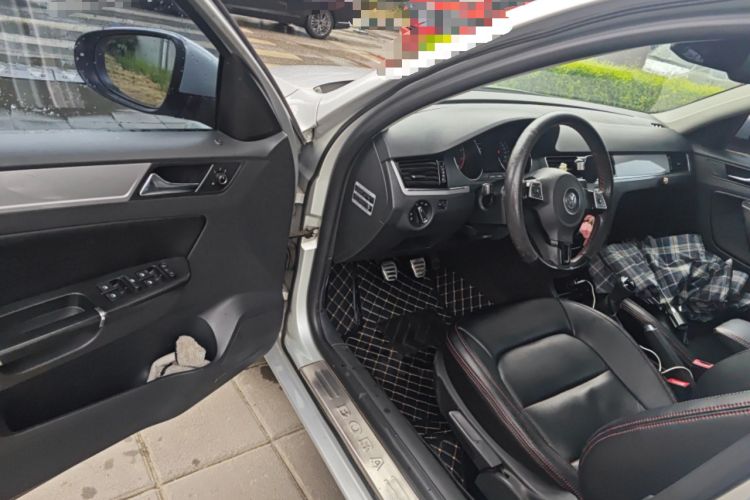 Used Volkswagen Bora 2015 Value Edition 1.6L Manual Fashionable Style
