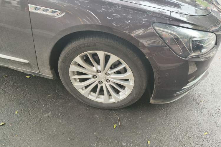 Used Buick LaCrosse 2018 28T Elite Edition Right Front Wheel Hub