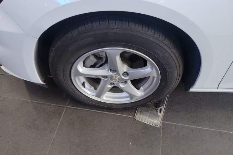 Used Chevrolet Malibu XL 2018 530T Automatic Luxury Edition Left Front Wheel Hub