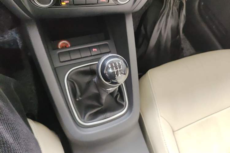 Used Volkswagen Sagitar 2014 Revised Version 1.4TSI Manual Luxury Edition
