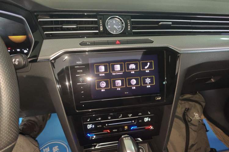 Used Volkswagen Magotan 2023 2 Million Units Limited Edition 330TSI DSG Leading Version
