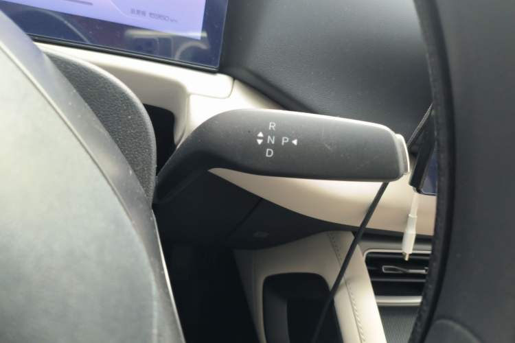 Used BYD Yuan UP 2025 Model 301KM Leading Version Gear Lever