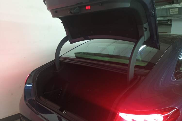 Used Mercedes-Benz EQE 2022 350 First Edition Special Version Trunk