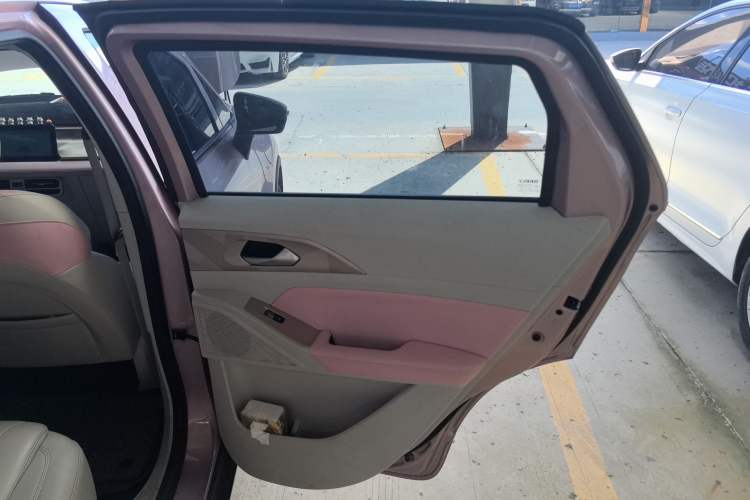 Used Geometry E Firefly 2024 401 km Fluorescent
