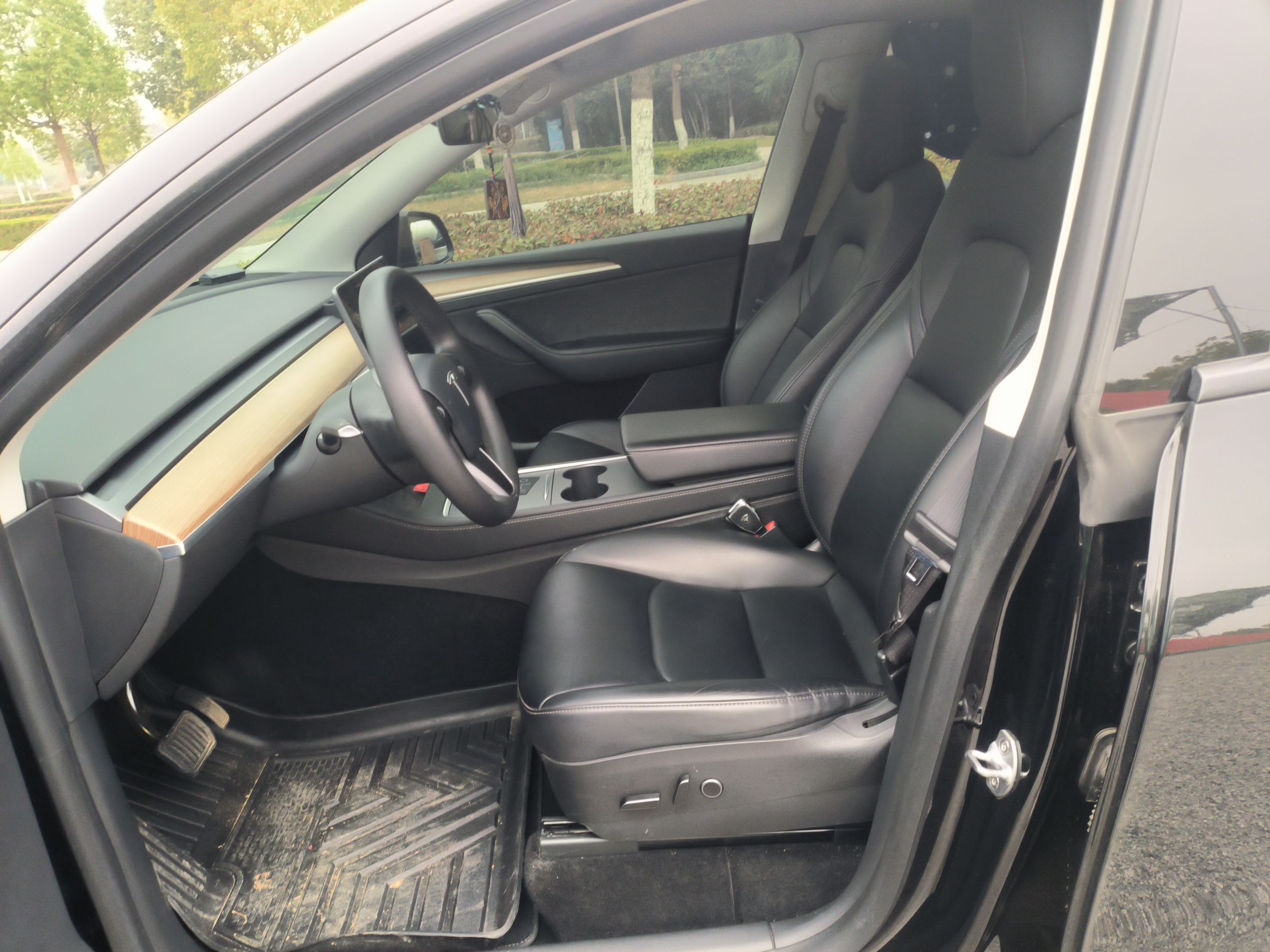 Переднее сиденье в автомобиле