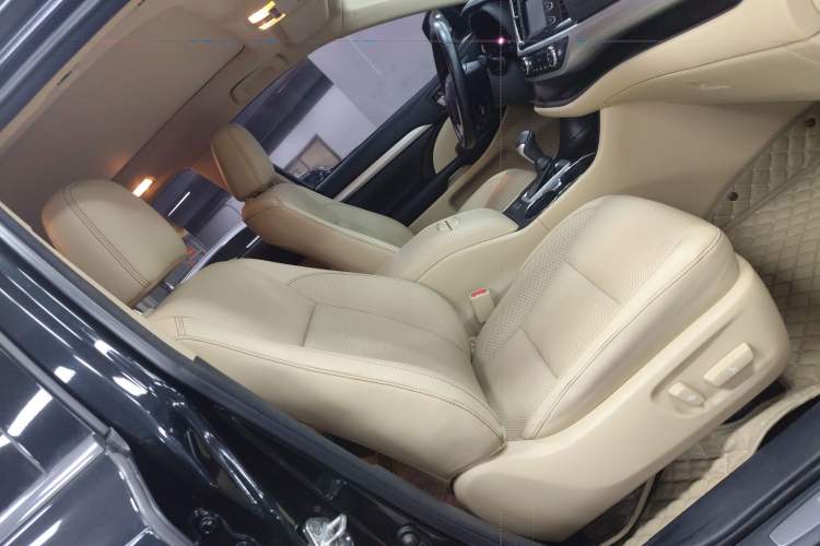 Used Toyota Highlander 2018 2.0T Four-Wheel Drive Luxury Version 7 Seats China VI Standard
