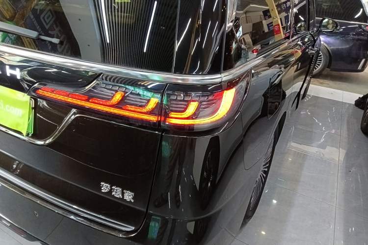 Used VOYAH Dream 2025 PHEV Four-Wheel-Drive Flagship Kunpeng Edition
